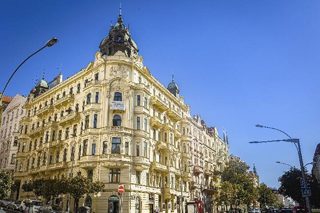 Praha-Vršovice, bytový dům čp. 599 – výměna 182 ks špaletových oken a balkonových dveří | Foto: Archiv CREATICE okna-dveře s. r. o. | Licence: Všechna práva vyhrazena