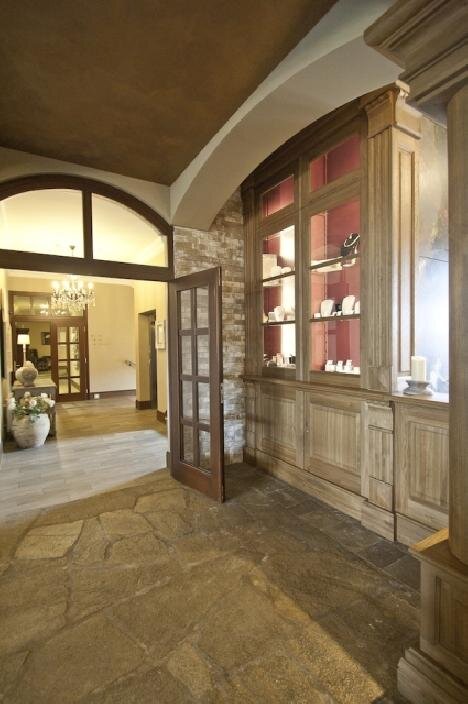 Popovičky, Park Hotel Popovičky – výroba a pokládka dubových podlah, včetně originálního interiéru na míru. | QC FLOORS s.r.o. | Všechna práva vyhrazena