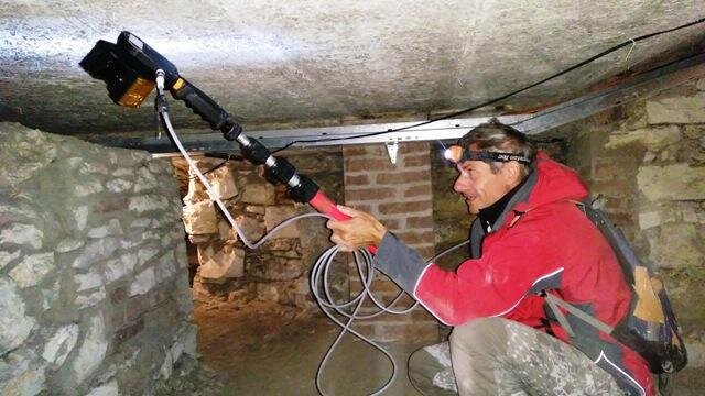 Praha, Pražský hrad – dokumentace zakrytých vykopávek ve velmi těsném podzemním prostoru pomocí mobilního 3D skeneru | Foto: PROGEO Jihlava, spol. s r.o.| Všechna práva vyhrazena
