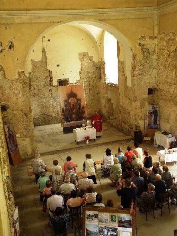 Zahrádka - kostel sv. Víta - interiér - mše | Foto: Spolek Přátelé Zahrádky | Licence: Všechna práva vyhrazena