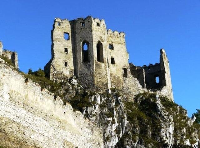 Beckov hrad | Foto: Obnova s.r.o. - pamätáme na pamiatky | Licence: Všechna práva vyhrazena