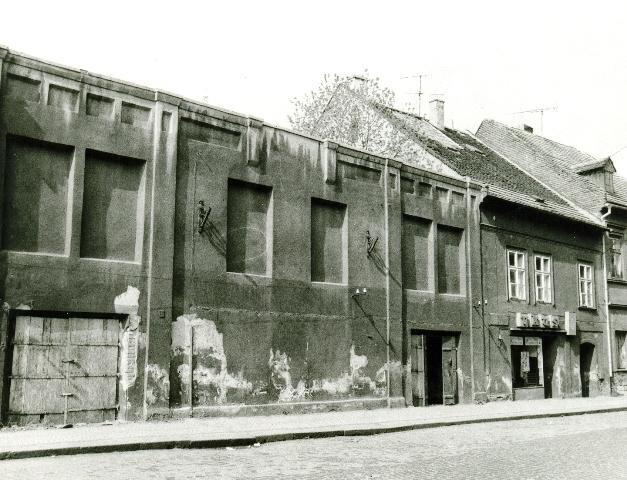 Renesanční sladovna v Žatci okolo roku 1993 | Architektonický ateliér HUML & VANÍČEK | Všechna práva vyhrazena