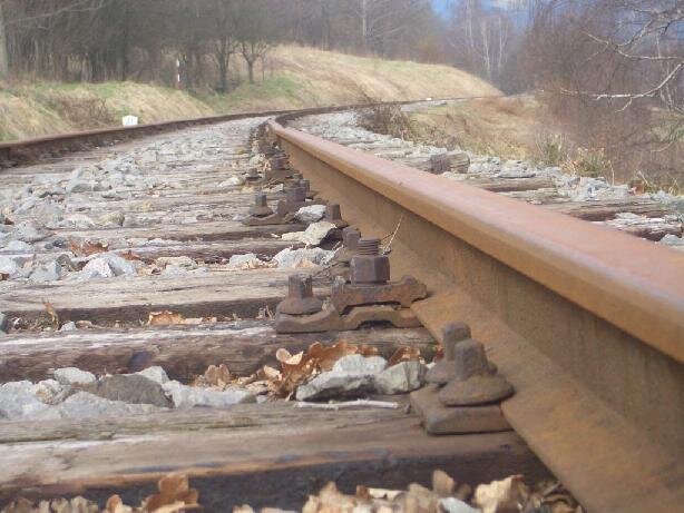 Detail historického železničního svršku opravené trati | Zubrnická museální železnice z.s. | Všechna práva vyhrazena