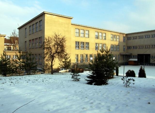 Ústí nad Labem - původně menšinová škola od Josefa Gočára | Občanské sdružení 400/27 | Všechna práva vyhrazena