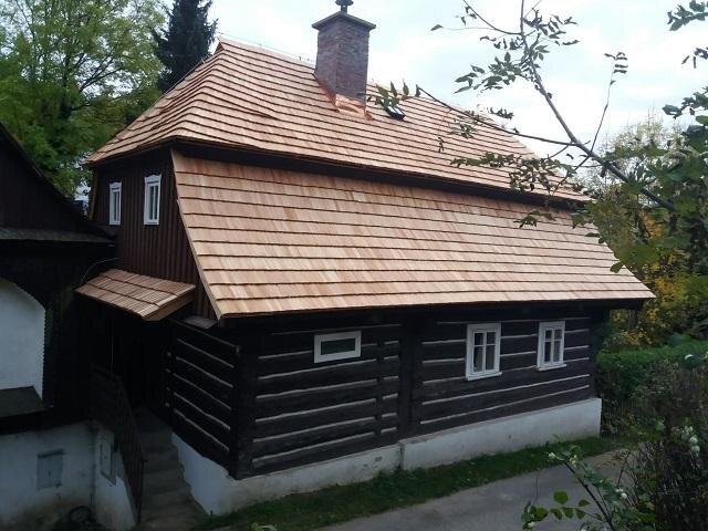 Výroba a pokládka šindele roubeného stavení | FOTO: Josef Čábelka | Všechna práva vyhrazena