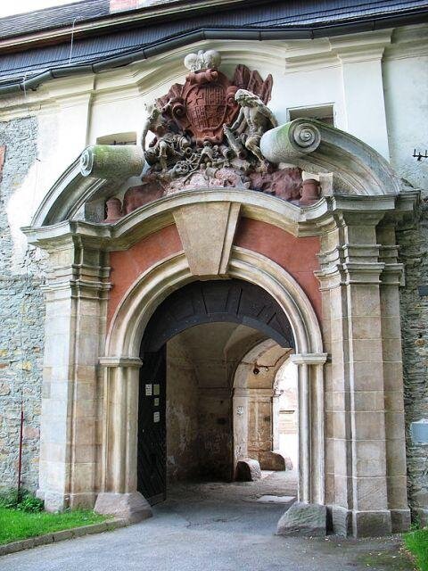 Zámek Náchod - portál | Autor: Petr Doležal - Wikimedia Commons | Licence: Uveďte autora - Zachovejte licenci 3.0 Česko