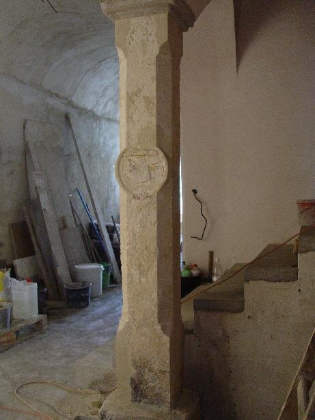 Znojmo U zlatého vola - sloup