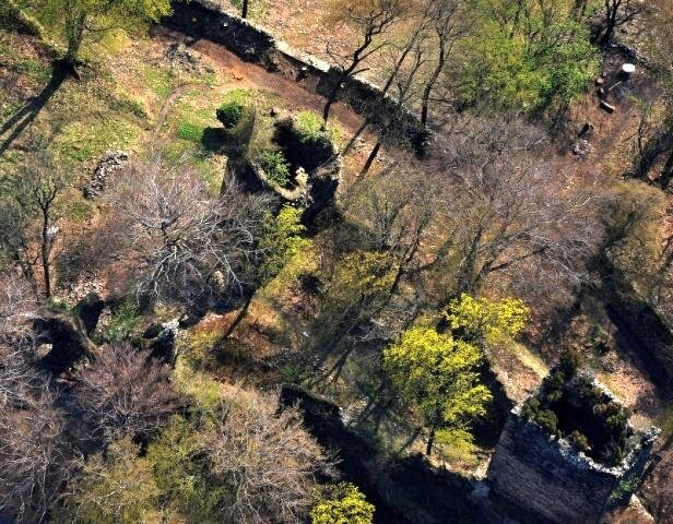Hrad Rýzmburk - letecký snímek  | Foto: Občanské sdružení pro záchranu hradu Rýzmburk | Licence: Všechna práva vyhrazena