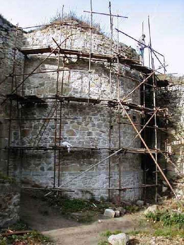 Cimburk - spárování zdiva hlavní věže | POLYPEJE - společnost pro obnovu a využití historických památek | Všechna práva vyhrazena