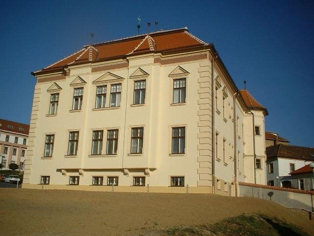 Tišnov, štukatérské práce na přístavbě radnice | Štukatérství Jiří Vykoukal | Všechna práva vyhrazena