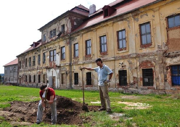 Zámek Svojšín | Foto: INEX - Sdružení dobrovolných aktivit, program Ruce a historie | Licence: Všechna práva vyhrazena