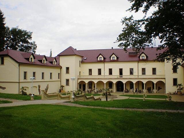 Zámek Kamenný Dvůr | Autor: Zipacna1 - Wikimedia Commons | Licence: Uveďte autora - Zachovejte licenci 3.0 Česko