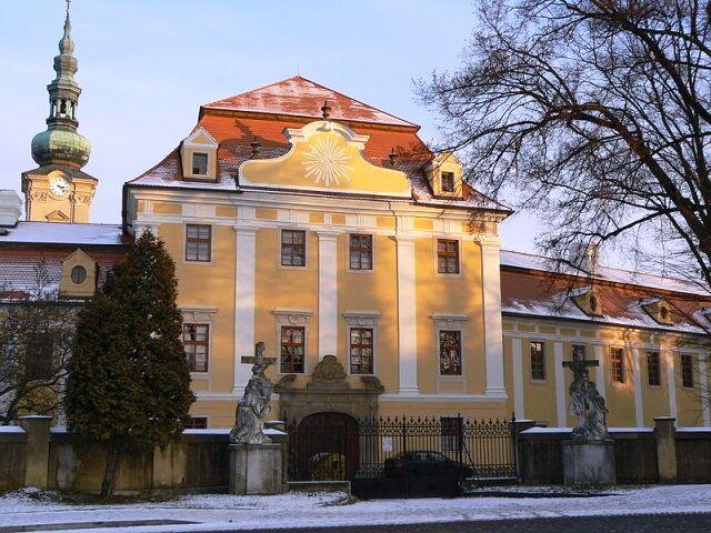 Jeden ze vstupů do bývalého kláštera Velehrad | Autor: Mercy – Wikimedia Commons | Licence: Uveďte autora – Zachovejte licenci 3.0 Česko