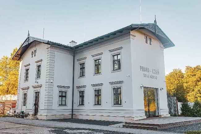 Praha-Libeň, Dolní nádraží – výměna dveří a 28 ks špaletových oken (typ Single a Historic) | Foto: Archiv CREATICE okna-dveře s. r. o. | Licence: Všechna práva vyhrazena
