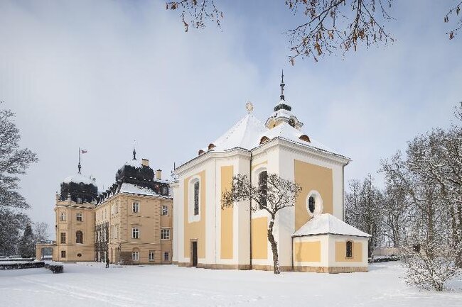 Lány, kostel při prezidentské zámecké rezidenci | Foto: Tomáš Slavík, Studio acht spol. s r. o. | Licence: Všechna práva vyhrazena