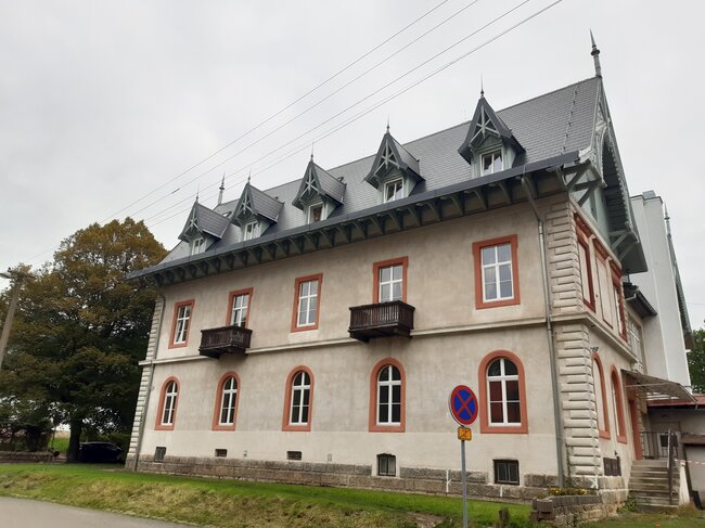 Mezní Louka u Hřenska, hotel Mezní louka – střešní krytina Anglický obdélník | © Swisspearl Česká republika a.s.