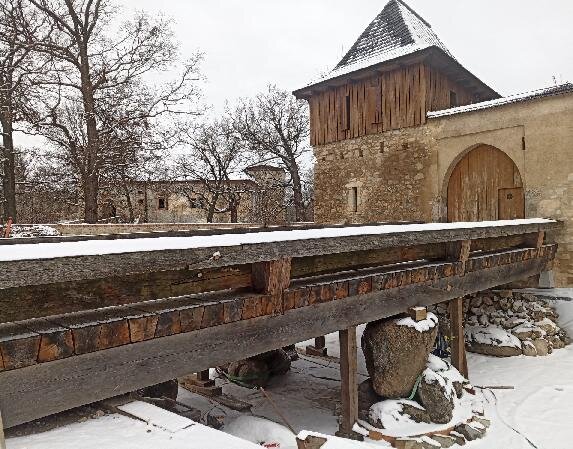 Kestřany u Písku, soukromá Dolní tvrz – přístupový most | Foto: archiv Ondřeje Protivy | Licence: Všechna práva vyhrazena
