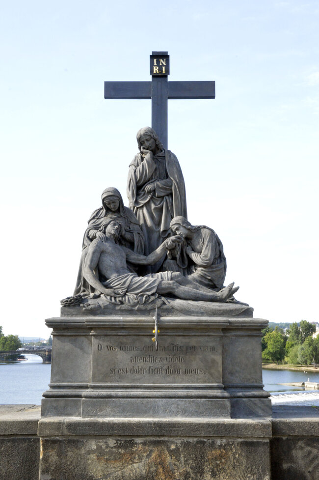 Praha, Karlův most – stav sousoší Pieta po restaurování (2023) | © Valžán s. r. o.