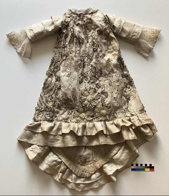 Chrudim, Muzeum loutkářských kultur – kostým pro marionetu,⁠⁠⁠⁠⁠ stav po restaurování | © Archiv Kateřiny Kouřilové