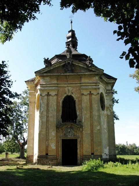 Kaple sv. Jana Nepomuckého, Sloup v Čechách | Ing. Jan Konopík | Všechna práva vyhrazena