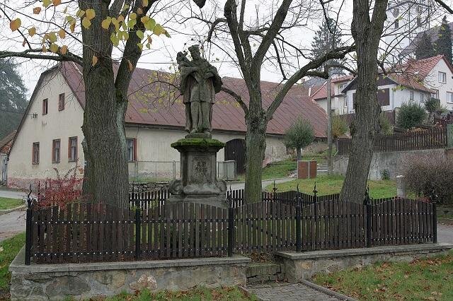 Netín – oprava sochy sv. Jana Nepomuckého | FOTO: RomanM82, Wikimedia Commons | CC-BY-SA 4.0