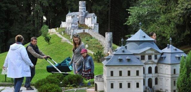Mariánské Lázně, Park Boheminium – pryskyřice pro výrobu historických modelů budov | ACR Czech s.r.o. | Všechna práva vyhrazena