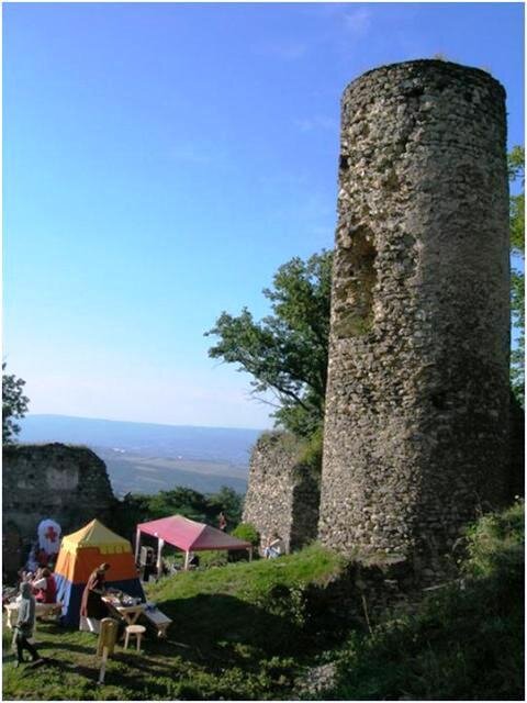 Kostomlaty - hradní věž