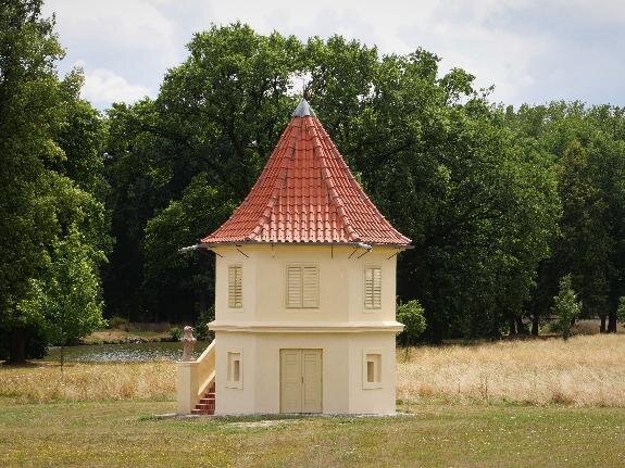 Oprava glorietu v zámecké zahradě, Červené Poříčí | Foto: Archiv StockWerk s.r.o. | Všechna práva vyhrazena