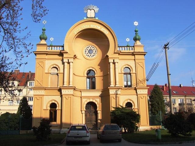 Čáslav, historizující židovská synagoga, restaurování průčelí, rekonstrukce nárožních věží a replika vitrážového okna  | Josef Červinka | Všechna práva vyhrazena