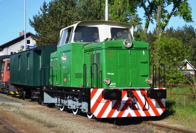 Pro posunovací službu vyvinula ČKD v roce 1959 prototyp lokomotivy T324.0. | Kolej–klub, z.s. | Všechna práva vyhrazena