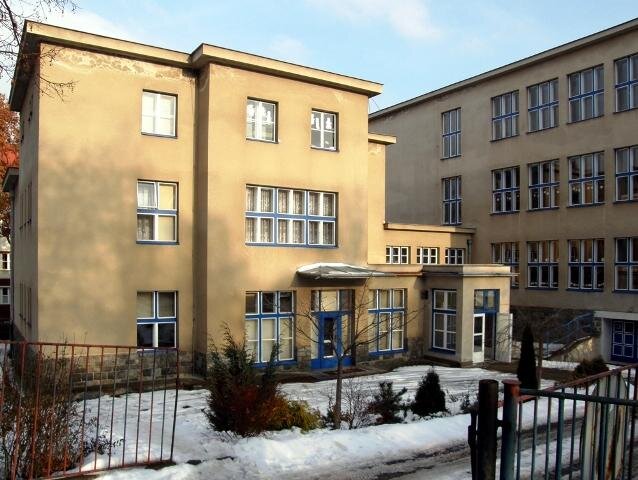 Ústí nad Labem - původně menšinová škola od Josefa Gočára | Občanské sdružení 400/27 | Všechna práva vyhrazena