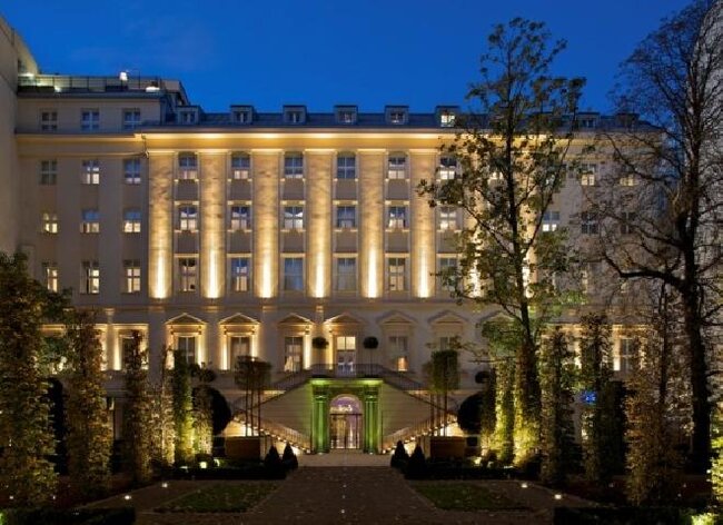 Hotel Kempinski Praha | Antikhaus, a.s. | Všechna práva vyhrazena