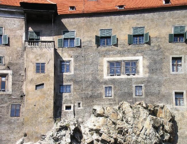 Střední část fasády Horního hradu v Českém Krumlově po konzervaci omítaných fasád | Věroslav Škrabánek | Všechna práva vyhrazena