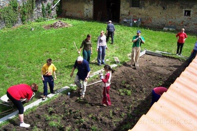 Brigáda - zahrada kostela sv. Jakuba | Okrašlovací spolek Lípa | Všechna práva vyhrazena
