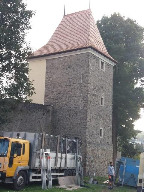 Výroba a pokládka šindele historické budovy | FOTO: Josef Čábelka | Všechna práva vyhrazena