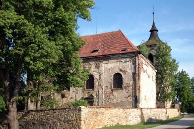 Přistoupim - kostel sv.Václava od severozápadu | Občanské sdružení na opravu kostela sv. Václava v Přistoupimi | Všechna práva vyhrazena