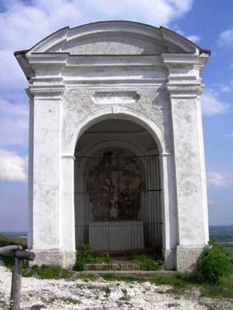 Mikulov, Svatý kopeček - kaplička | Krkonošské vápenky Kunčice, a.s. | Všechna práva vyhrazena