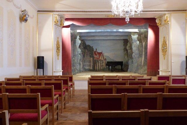 Nové Hrady, zámecké divadlo – návrh rekonstrukce částečně zničeného jeviště, replika malované opony a dekorací | Foto: Mgr. Jiří Bláha, DiS. | Všechna práva vyhrazena