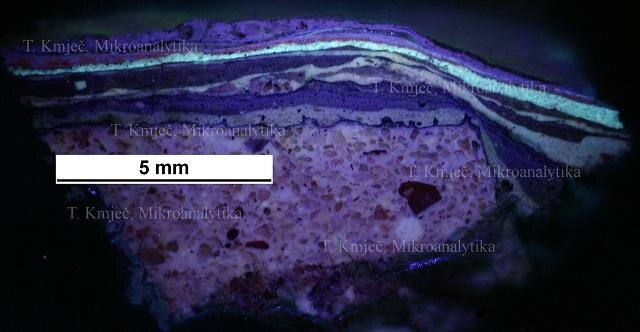 UVA – fluorescence nátěrových vrstev a podložní omítky/štuku po osvícení UVA (366 nm), speciální makrooptika  | Foto: Tomáš Kmječ | Všechna práva vyhrazena