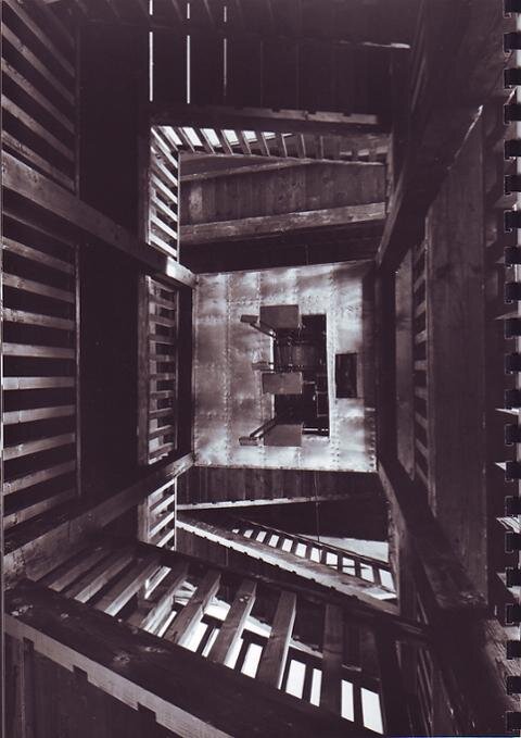 Radniční věž v Žatci - nové schodiště s hodinovým strojem - 1994 | Architektonický ateliér HUML & VANÍČEK | Všechna práva vyhrazena