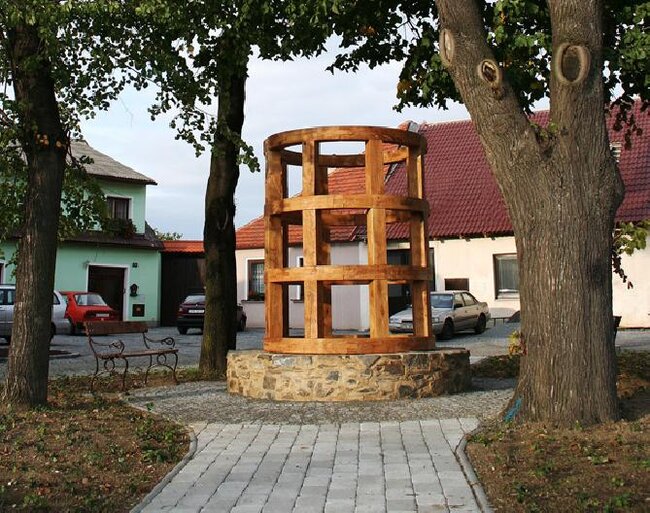 Jedna ze studní ve Švihově | Foto: Václav Fiala, sochař | Licence: Všechna práva vyhrazena