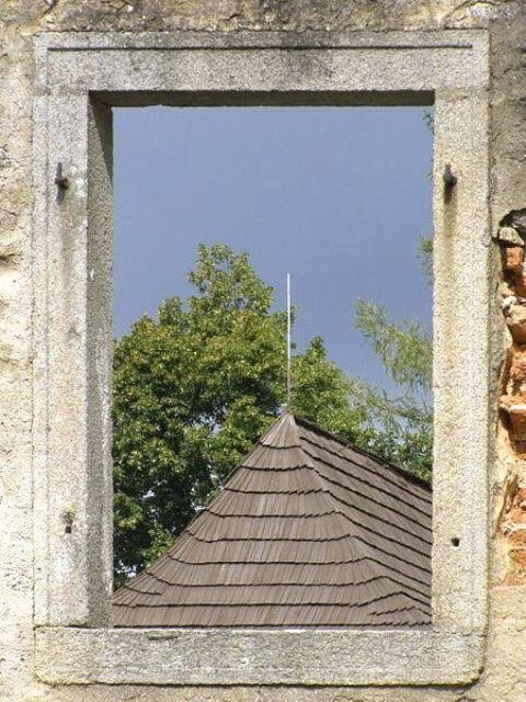 Landštejn - pohled na hospodářské stavení  | Autor: Daniel Baránek - Wikimedia Commons | Licence: Uveďte autora - Zachovejte licenci 3.0 Česko