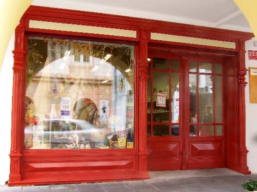 Výloha Hroznová ulice | Restaurátorské práce - Jaroslav Krejčí a Václav Vacek, DiS. | Všechna práva vyhrazena