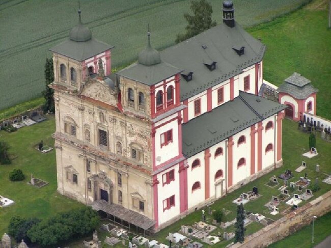Barokní kostel Zvěstování Panny Marie Chyše