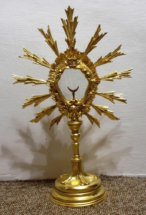 Monstrance | Štěpán Gottwald - řezbářství a restaurování nábytku | Všechna práva vyhrazena
