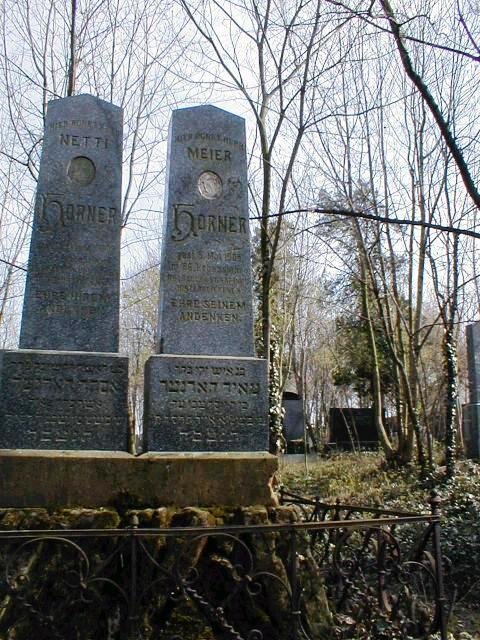 Náhrobek na hřbitově v Miroslavi | Foto: HAZKARA o.s. | Licence: Všechna práva vyhrazena