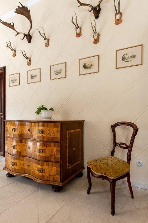 Blatná, zámek – v rámci rekonstrukce interiérů bylo nainstalováno 60 porcelánových vypínačů a zásuvek. | FOTO: KATY PATY | Všechna práva vyhrazena