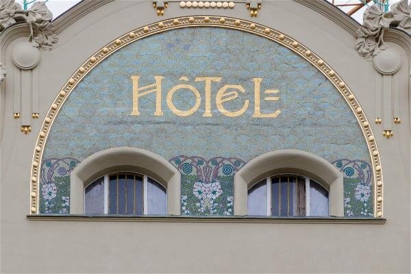 Praha – Restaurování mozaiky na hotelu Evropa | Foto: Petr Hampl | Licence: Všechna práva vyhrazena