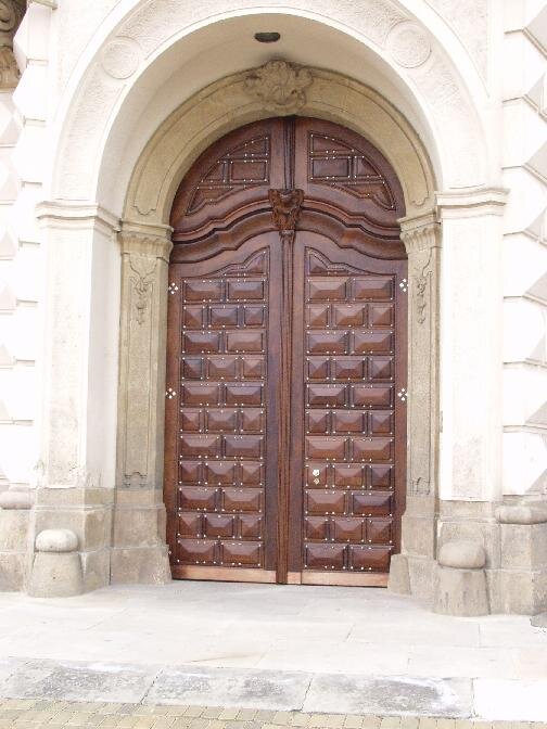 Ministerstvo zahraničních věcí ČR, Černínský palác, vstupní vrata