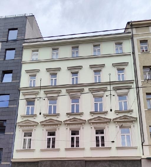 Ošetřená fasáda historického domu v Bělehradské ulici v Praze | FOTO: FN – NANO s. r. o. | Všechna práva vyhrazena